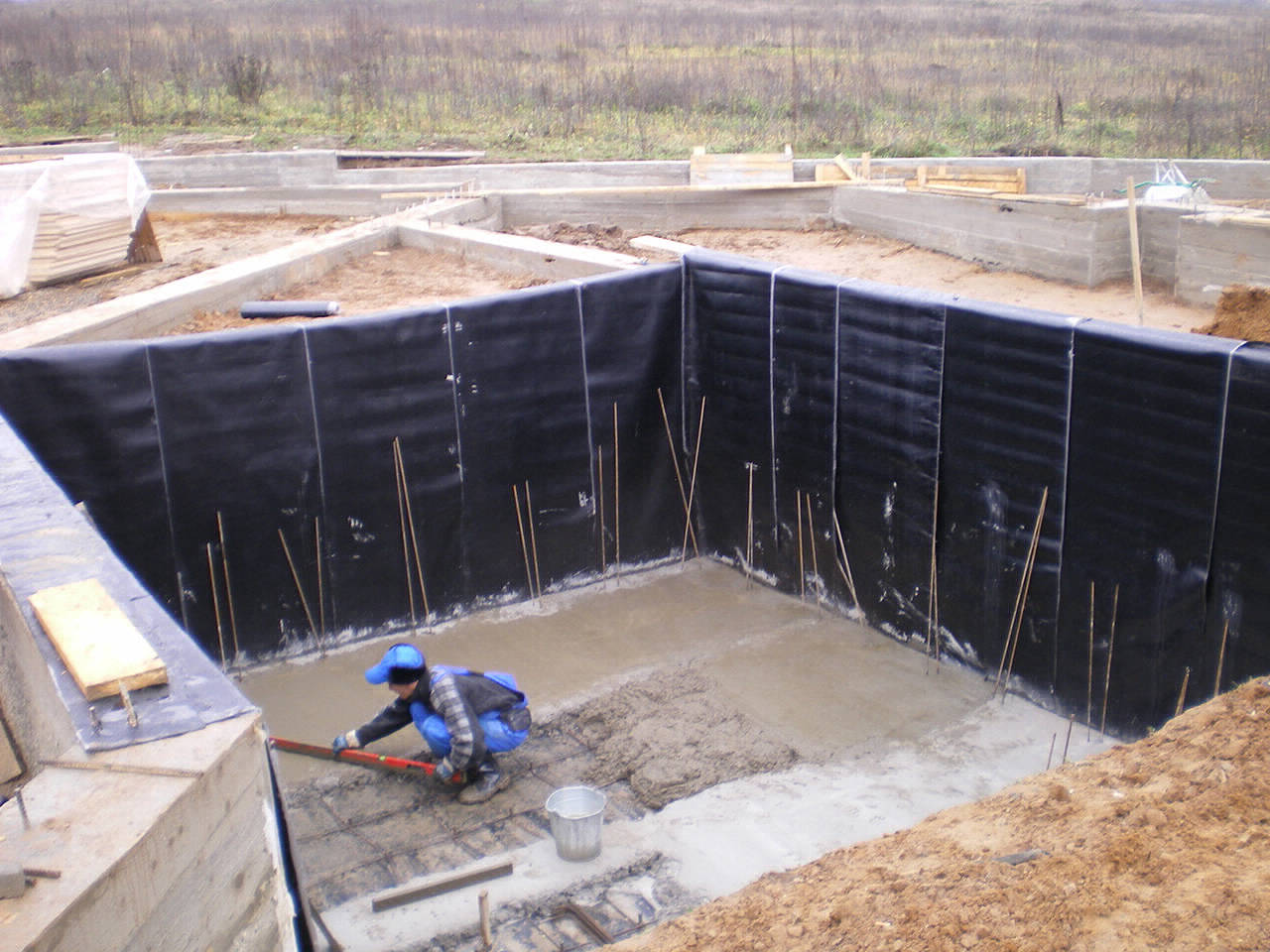 Строительство цокольного этажа из монолитного бетона в Красноярске